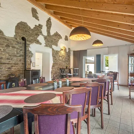 Eifellandhaus بيت للعطل *