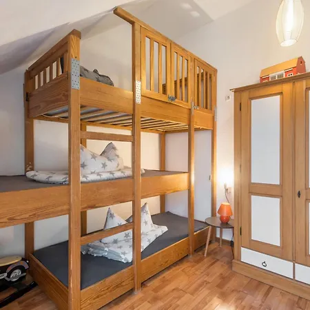 Eifellandhaus بيت للعطل